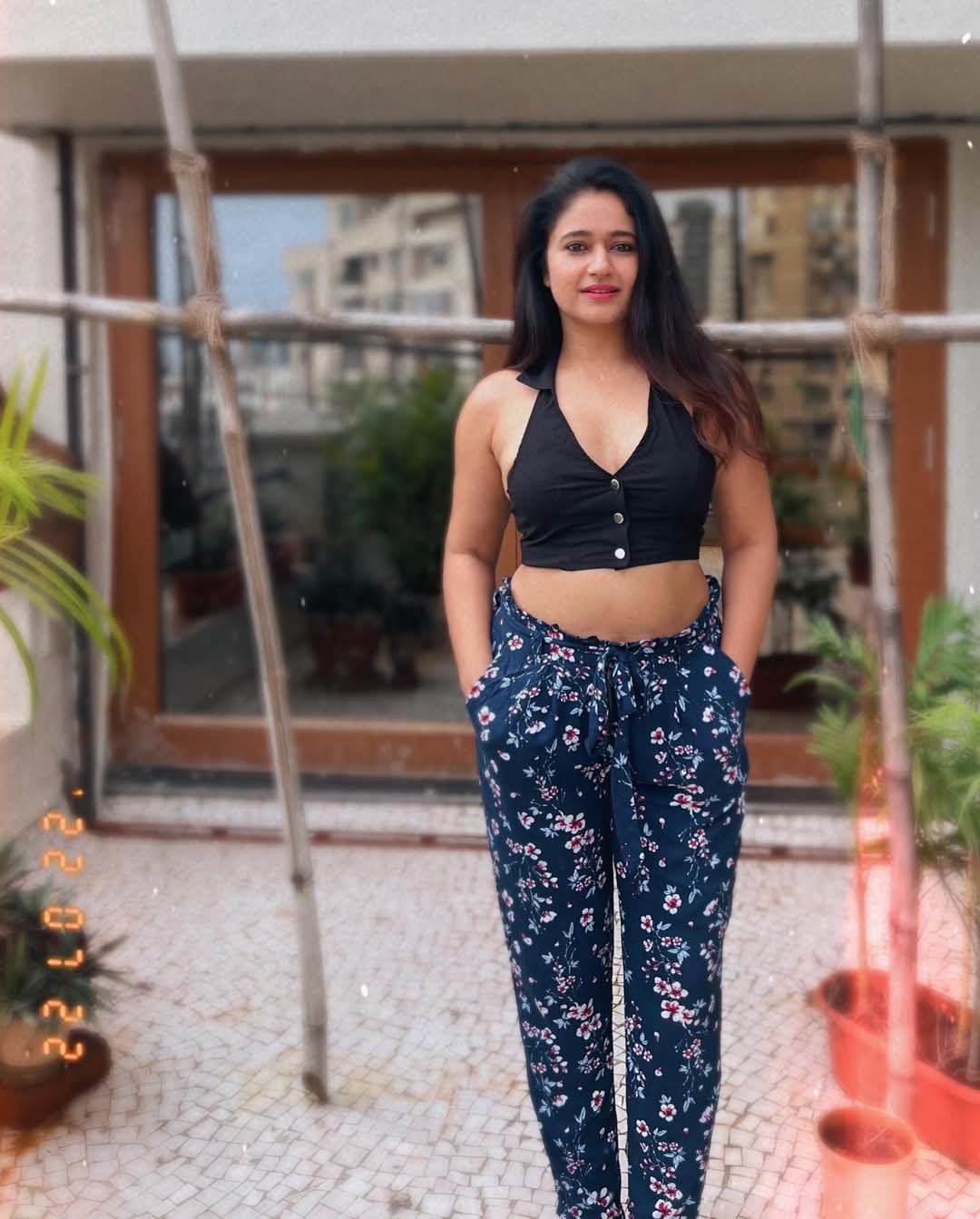 Poonam Bajwa Actress Hot HD Photos Pics Gallery Telugu Mallu Tollywood Bollywood South Actress
