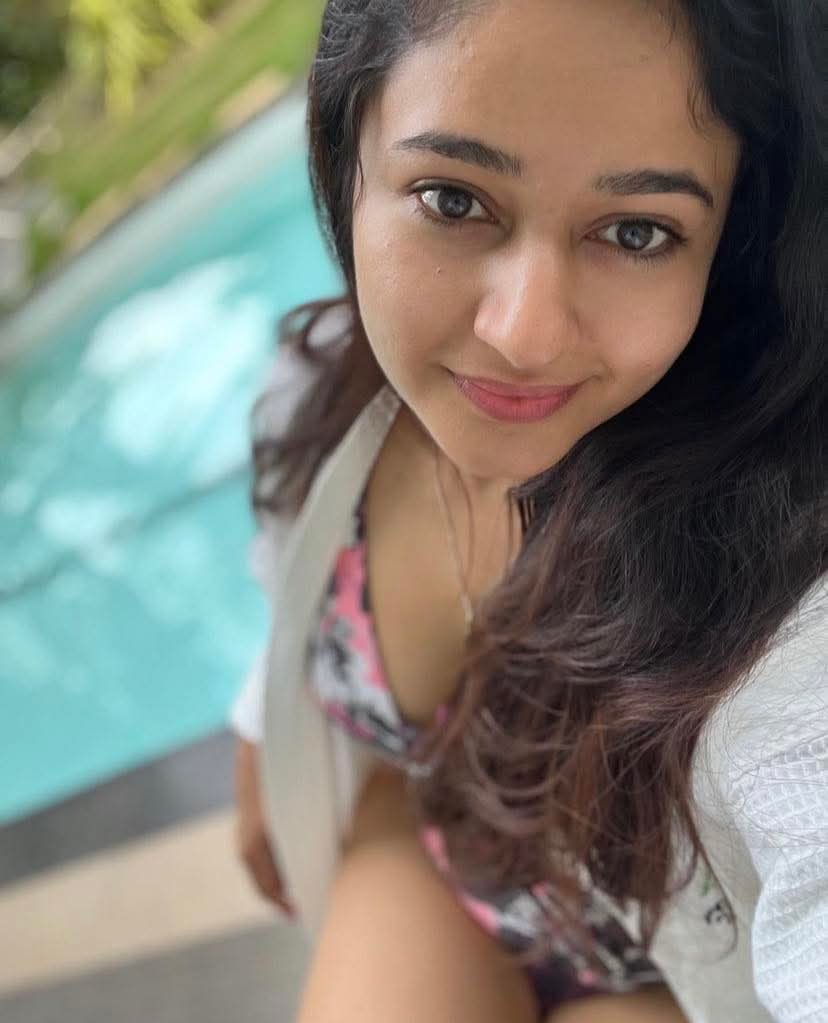 Poonam Bajwa Actress Hot HD Photos Pics Gallery Telugu Mallu Tollywood Bollywood South Actress