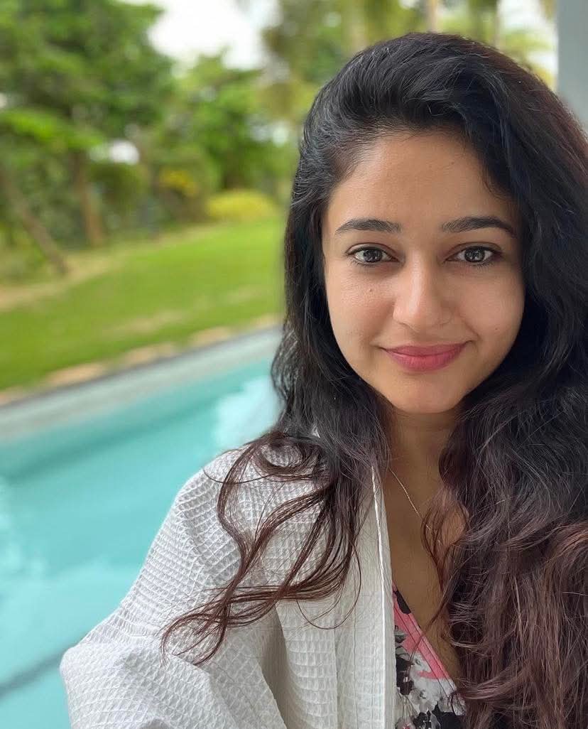 Poonam Bajwa Actress Hot HD Photos Pics Gallery Telugu Mallu Tollywood Bollywood South Actress