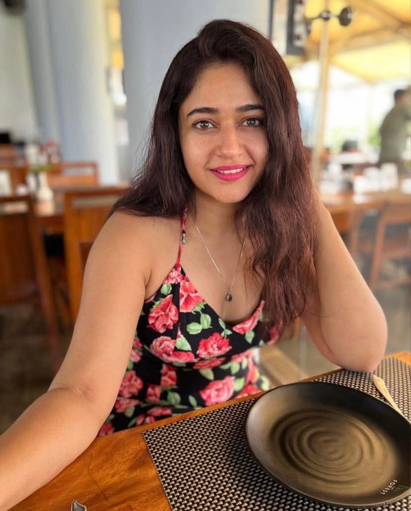 Poonam Bajwa Actress Hot HD Photos Pics Gallery Telugu Mallu Tollywood Bollywood South Actress