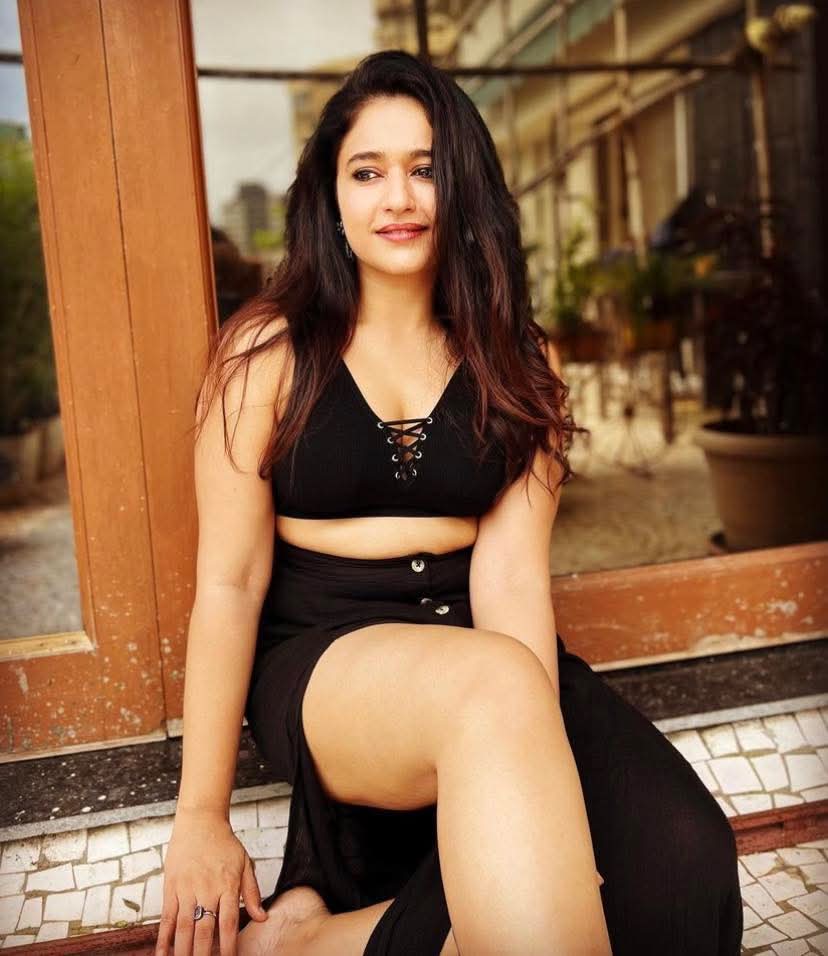 Poonam Bajwa Actress Hot HD Photos Pics Gallery Telugu Mallu Tollywood Bollywood South Actress