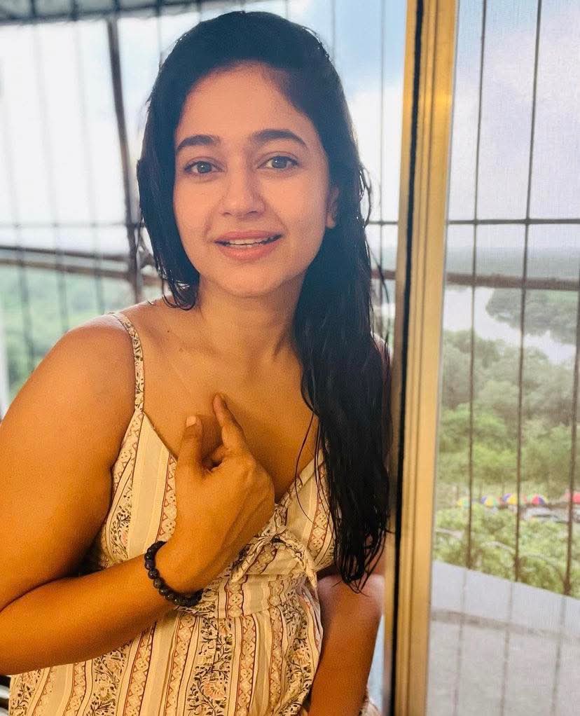 Poonam Bajwa Actress Hot HD Photos Pics Gallery Telugu Mallu Tollywood Bollywood South Actress