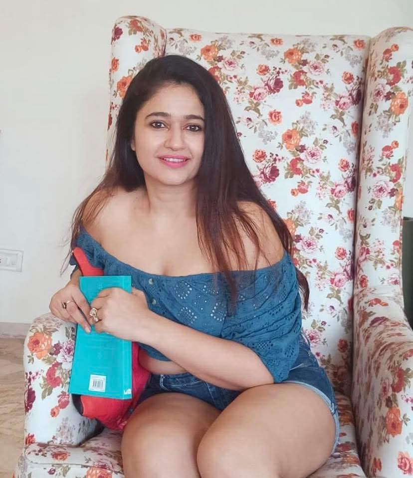 Poonam Bajwa Actress Hot HD Photos Pics Gallery Telugu Mallu Tollywood Bollywood South Actress