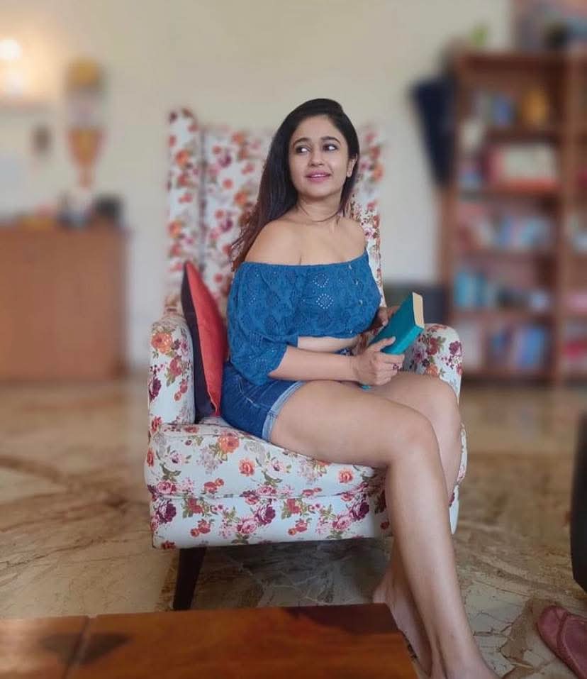 Poonam Bajwa Actress Hot HD Photos Pics Gallery Telugu Mallu Tollywood Bollywood South Actress
