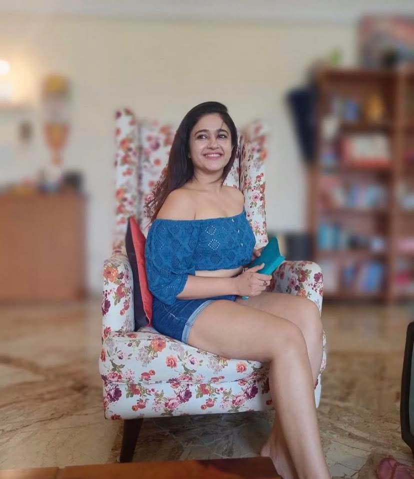 Poonam Bajwa Actress Hot HD Photos Pics Gallery Telugu Mallu Tollywood Bollywood South Actress
