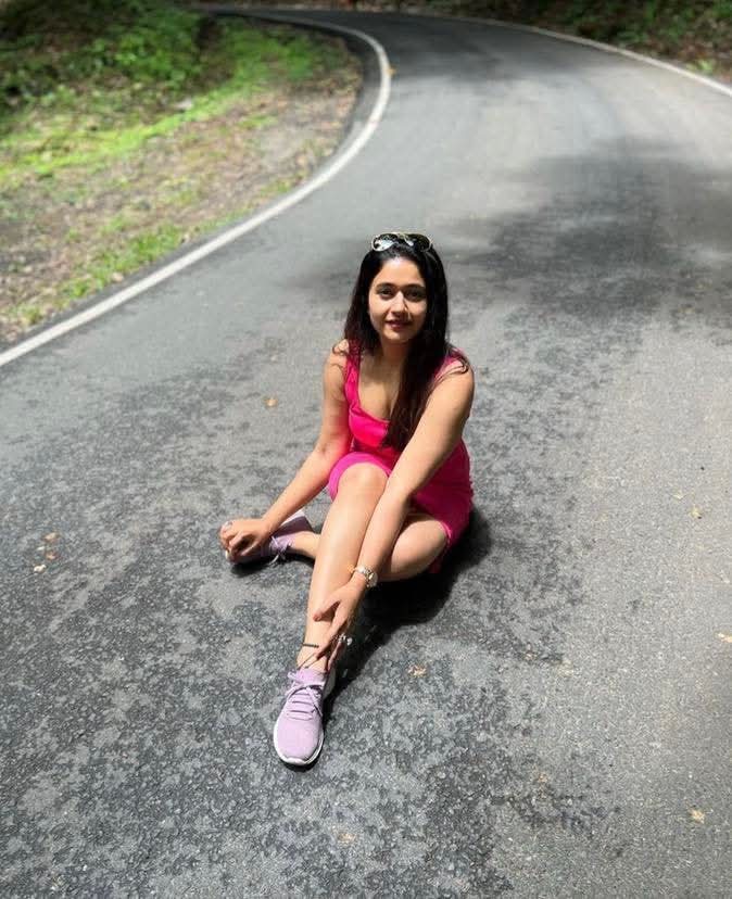 Poonam Bajwa Actress Hot HD Photos Pics Gallery Telugu Mallu Tollywood Bollywood South Actress