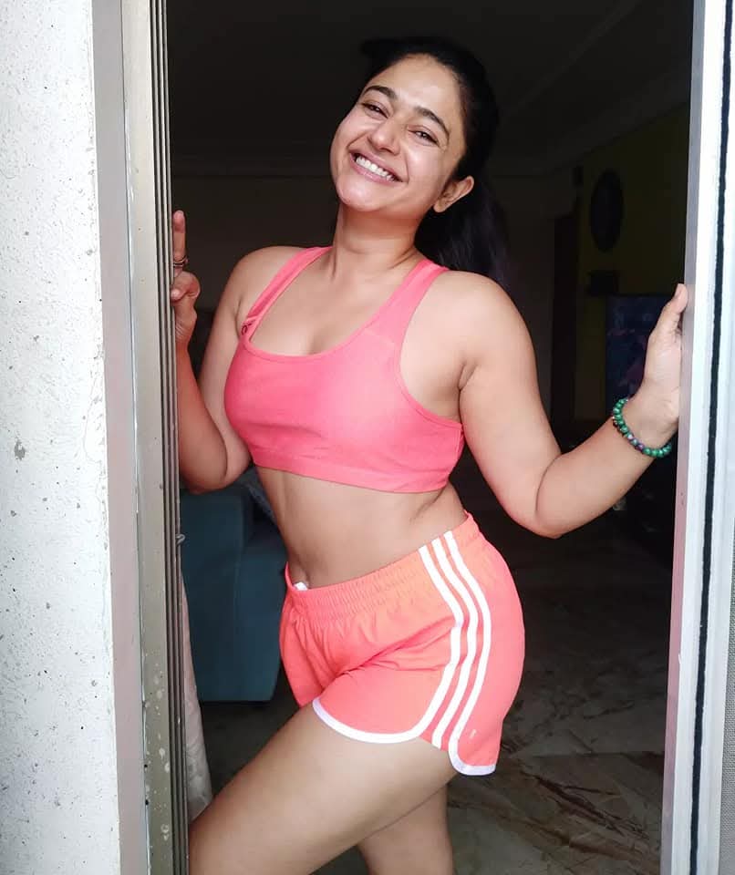 Poonam Bajwa Actress Hot HD Photos Pics Gallery Telugu Mallu Tollywood Bollywood South Actress