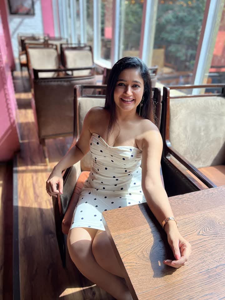 Poonam Bajwa Actress Hot HD Photos Pics Gallery Telugu Mallu Tollywood Bollywood South Actress