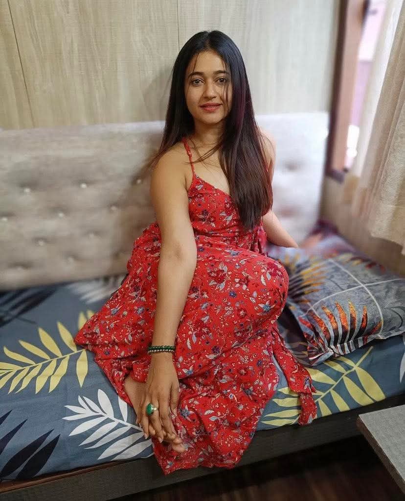 Poonam Bajwa Actress Hot HD Photos Pics Gallery Telugu Mallu Tollywood Bollywood South Actress