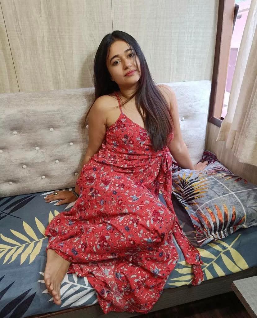 Poonam Bajwa Actress Hot HD Photos Pics Gallery Telugu Mallu Tollywood Bollywood South Actress