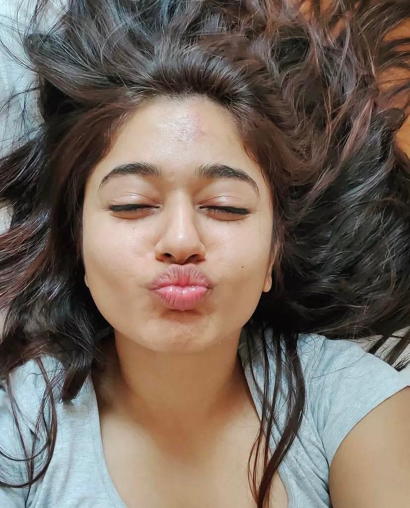 Poonam Bajwa Actress Hot HD Photos Pics Gallery Telugu Mallu Tollywood Bollywood South Actress