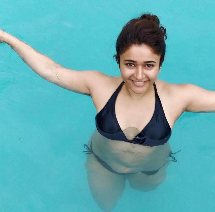 Poonam Bajwa Actress Hot HD Photos Pics Gallery Telugu Mallu Tollywood Bollywood South Actress