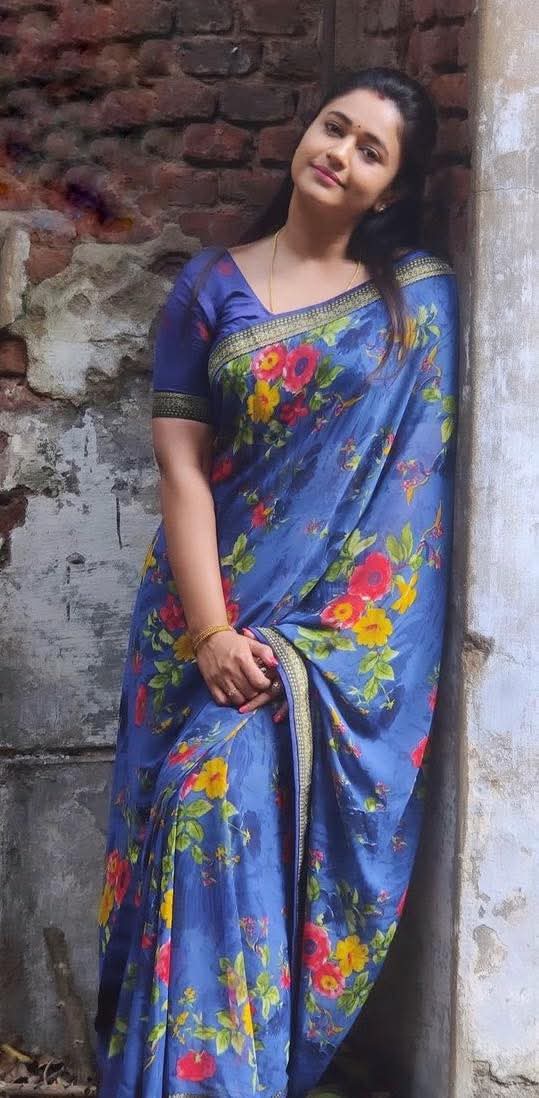Poonam Bajwa Actress Hot HD Photos Pics Gallery Telugu Mallu Tollywood Bollywood South Actress