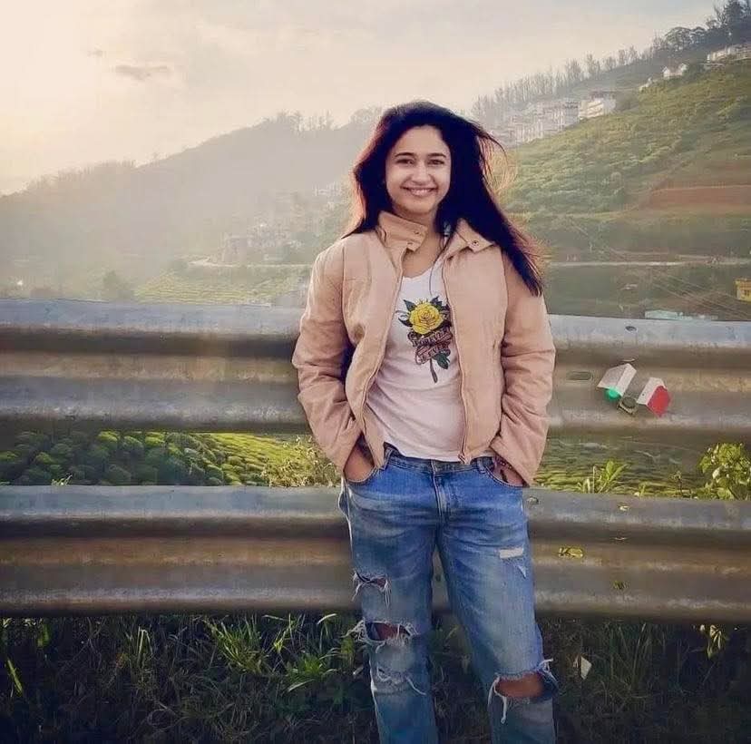 Poonam Bajwa Actress Hot HD Photos Pics Gallery Telugu Mallu Tollywood Bollywood South Actress