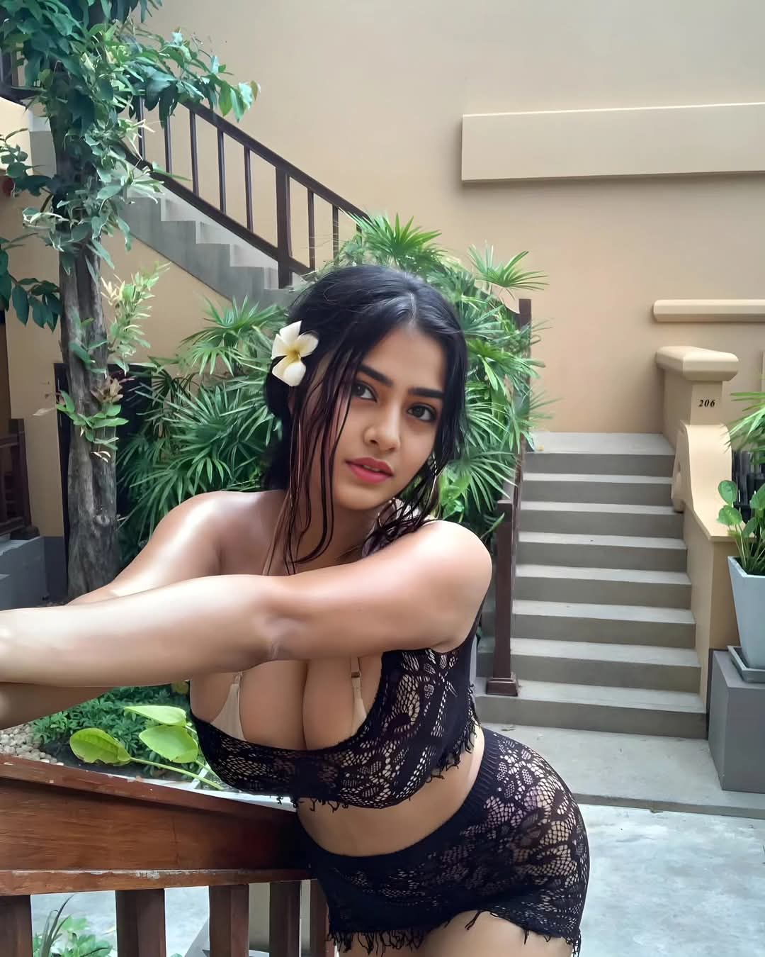 Todays Hot HD Sexy Saree Blouse Bikini Aunty Aunties Girls Models Pics Facebook Insta Threads Hot Models Gallery