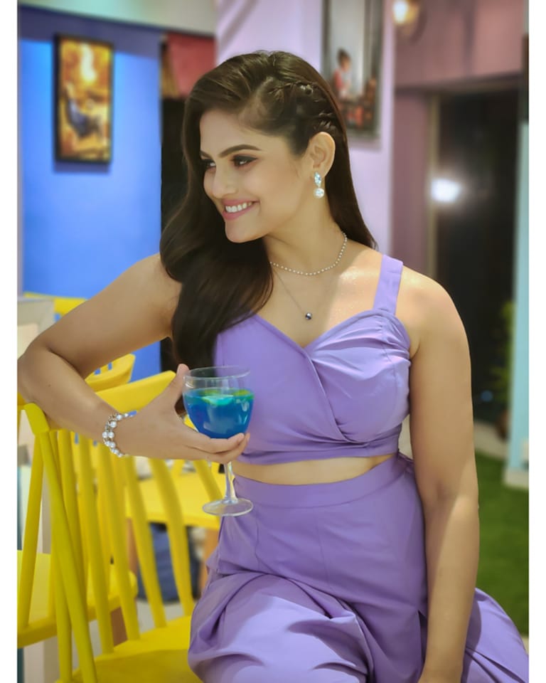 Naina Ganguly Actress Hot HD Photos Pics Gallery Telugu Mallu Tollywood Bollywood South Actress