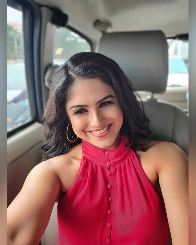 Naina Ganguly Actress Hot HD Photos Pics Gallery Telugu Mallu Tollywood Bollywood South Actress