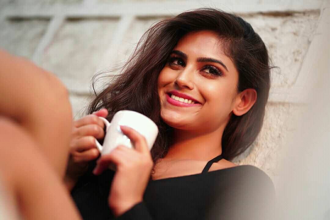 Naina Ganguly Actress Hot HD Photos Pics Gallery Telugu Mallu Tollywood Bollywood South Actress