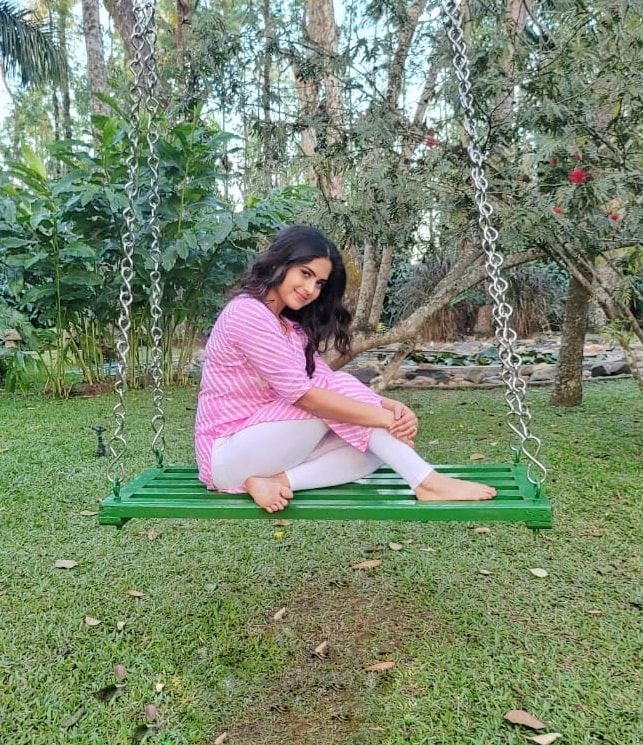 Naina Ganguly Actress Hot HD Photos Pics Gallery Telugu Mallu Tollywood Bollywood South Actress