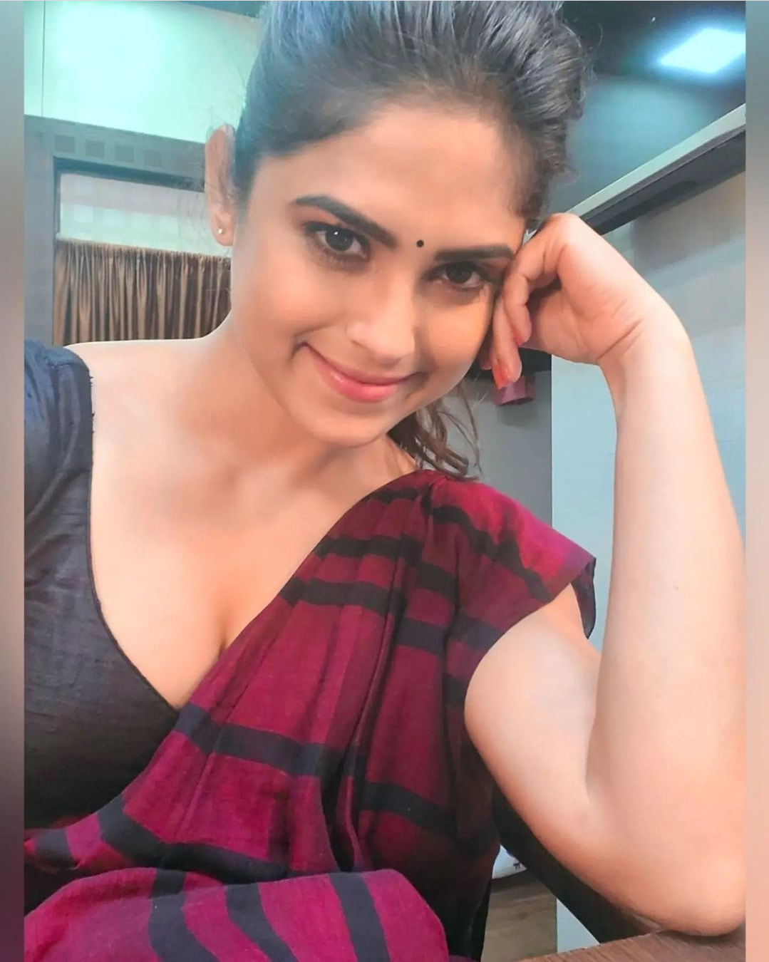 Naina Ganguly Actress Hot HD Photos Pics Gallery Telugu Mallu Tollywood Bollywood South Actress