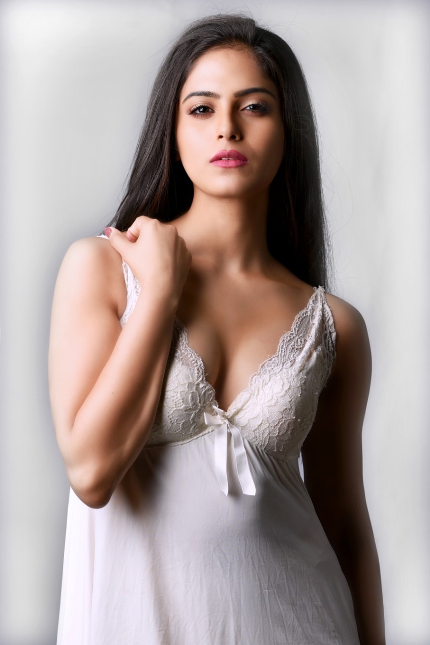 Naina Ganguly Actress Hot HD Photos Pics Gallery Telugu Mallu Tollywood Bollywood South Actress