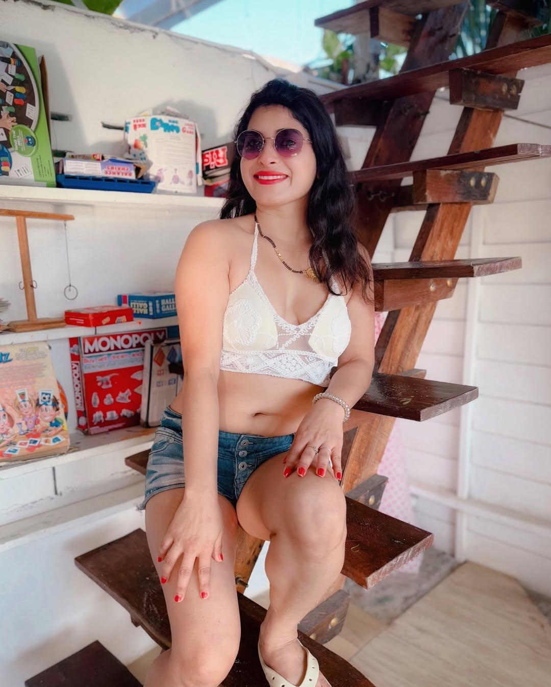 Renu Aunty Hot HD Photos Pics Gallery Telugu Mallu Tollywood Bollywood South Actress - Gallery 2