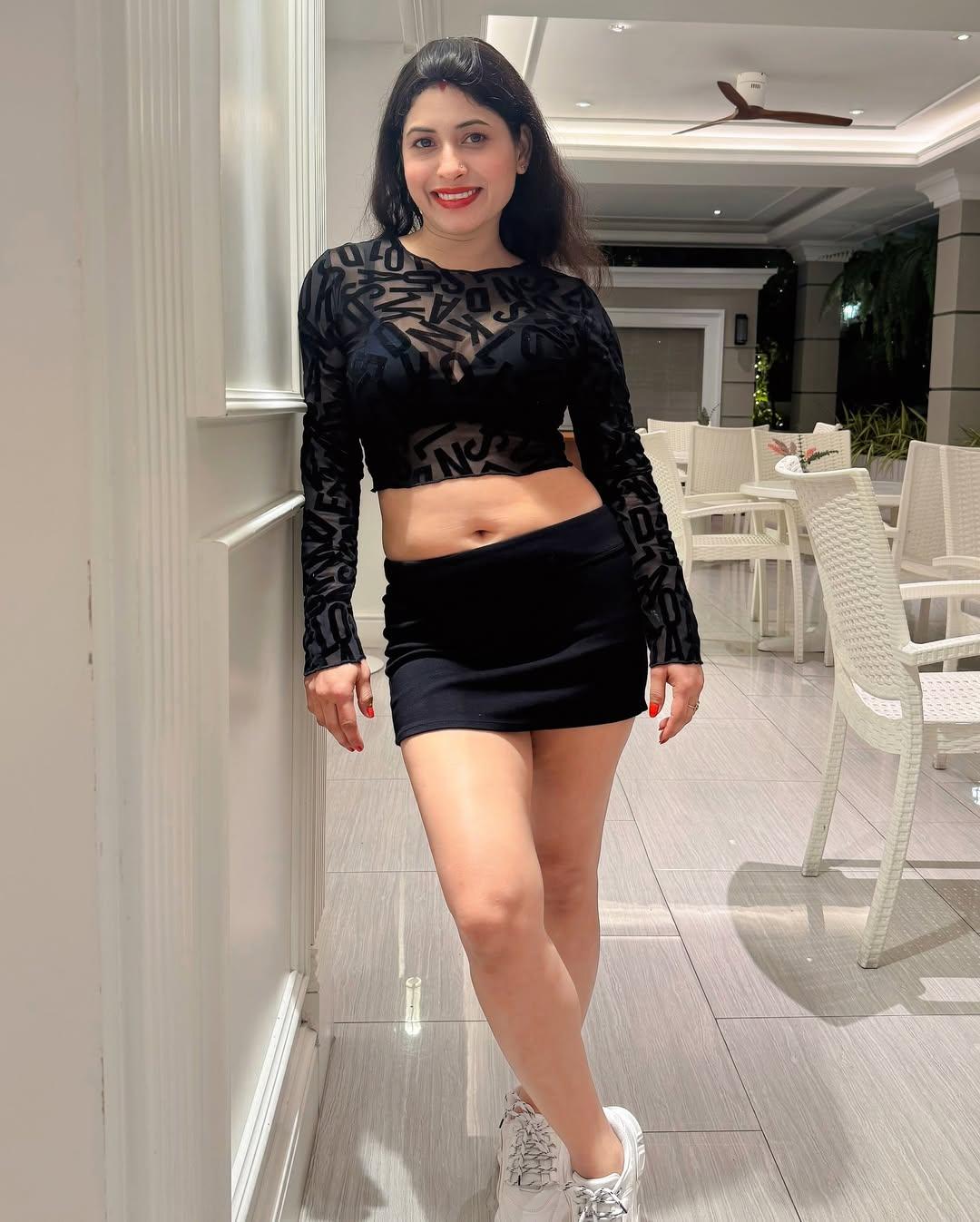 Renu Aunty Hot HD Photos Pics Gallery Telugu Mallu Tollywood Bollywood South Actress - Gallery 2