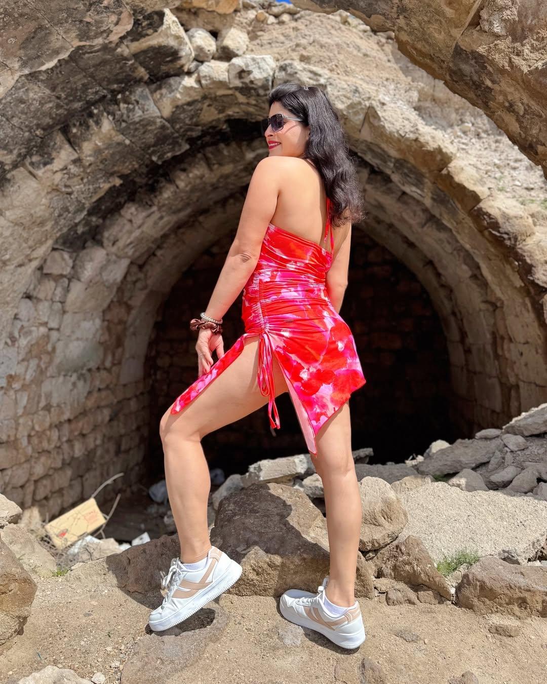 Renu Aunty Hot HD Photos Pics Gallery Telugu Mallu Tollywood Bollywood South Actress - Gallery 2