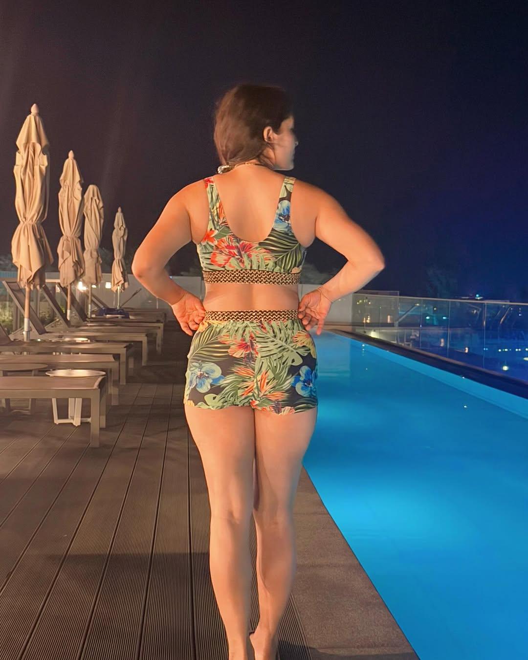 Renu Aunty Hot HD Photos Pics Gallery Telugu Mallu Tollywood Bollywood South Actress - Gallery 2