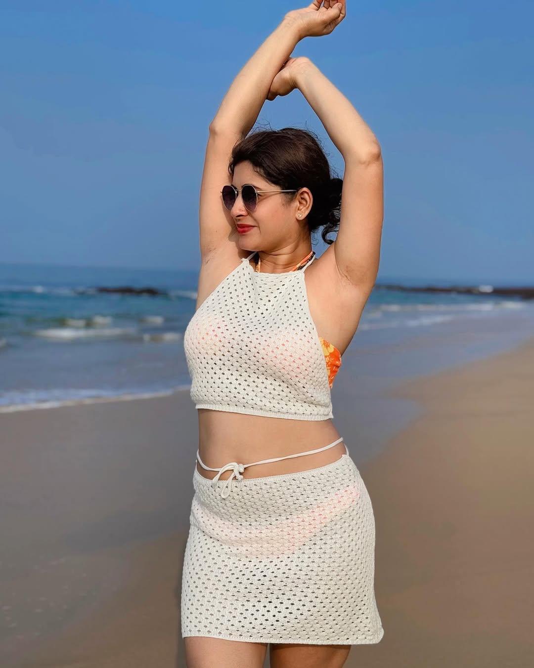 Renu Aunty Hot HD Photos Pics Gallery Telugu Mallu Tollywood Bollywood South Actress - Gallery 2