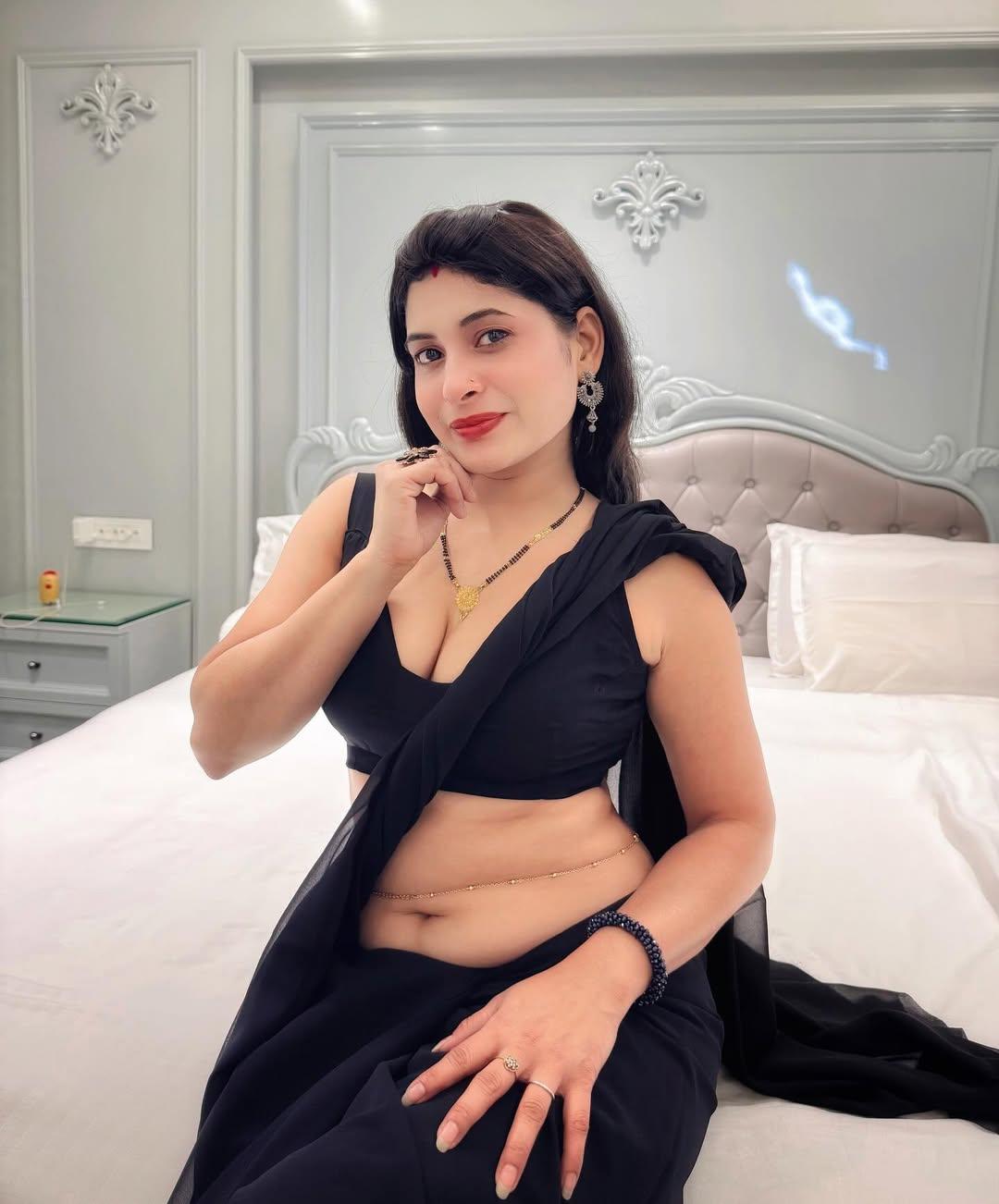 Renu Aunty Hot HD Photos Pics Gallery Telugu Mallu Tollywood Bollywood South Actress - Gallery 2