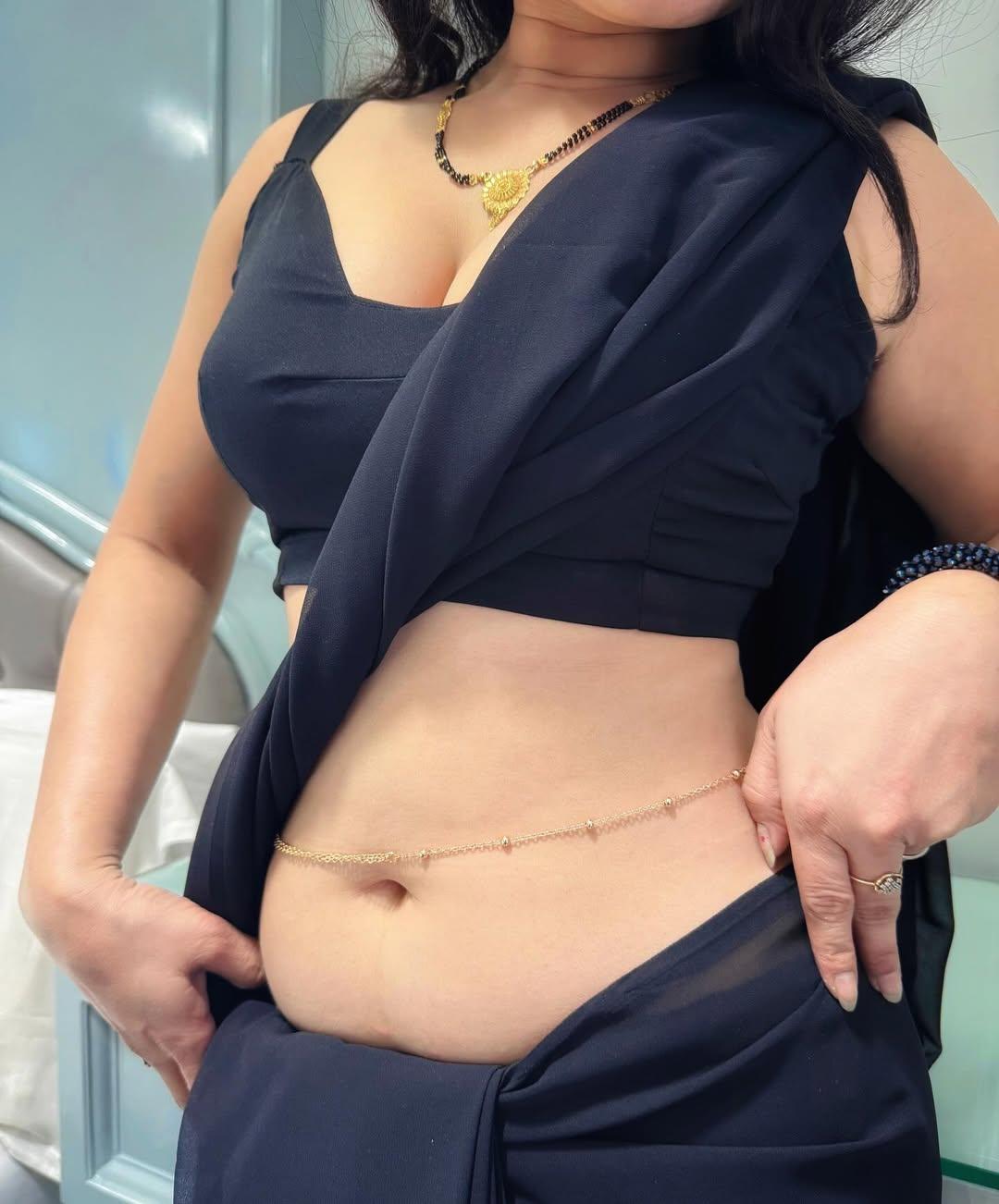 Renu Aunty Hot HD Photos Pics Gallery Telugu Mallu Tollywood Bollywood South Actress - Gallery 2