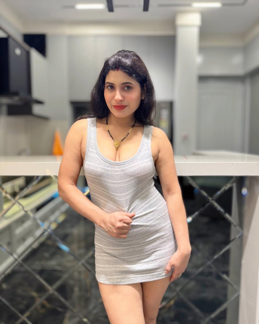 Renu Aunty Hot HD Photos Pics Gallery Telugu Mallu Tollywood Bollywood South Actress - Gallery 2