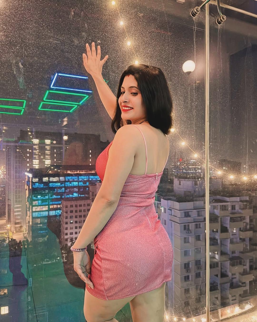 Renu Aunty Hot HD Photos Pics Gallery Telugu Mallu Tollywood Bollywood South Actress - Gallery 2