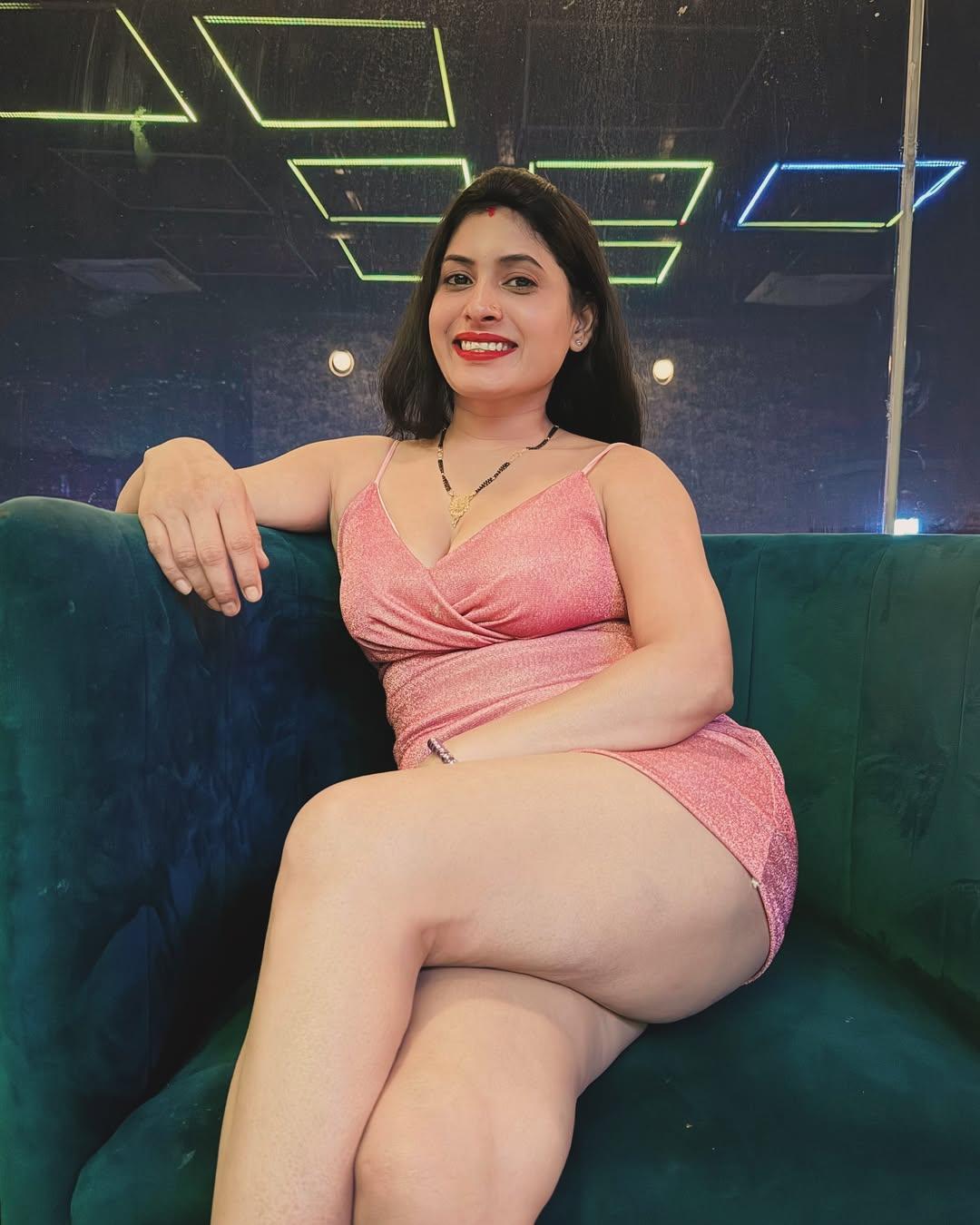 Renu Aunty Hot HD Photos Pics Gallery Telugu Mallu Tollywood Bollywood South Actress - Gallery 2