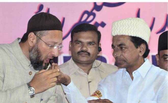 అసదుద్దీన్ తో కేసీఆర్ దోస్తీ అందుకే....