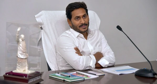 బిగ్ బ్రేకింగ్: మంత్రివర్గంపై ఊహించని ట్విస్ట్ సీఎం జగన్