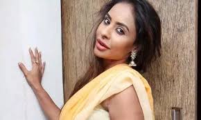నటి శ్రీరెడ్డిపై కేసు నమోదు..!