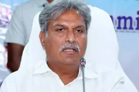 ఆ కార్యాలయానికి ఎన్టీఆర్ పేరు తొలగించండి: కేశినేని నాని సంచలన ట్వీట్