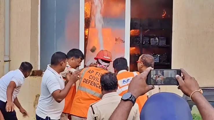 ఏపీ సచివాలయంలో అగ్నిప్రమాదం