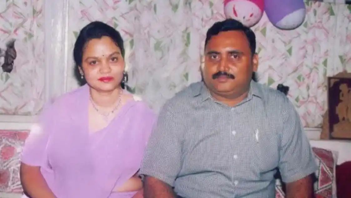 కాళ్ళు చేతులు కట్టేసి.. కారం చల్లి.. ఆపై నూనె పోసి.. తల్లీ కూతుళ్ల కిరాతకం