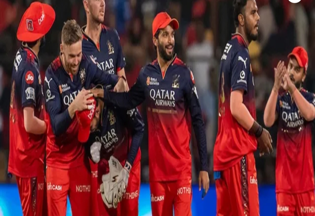 ఆర్సీబీకి బిగ్ షాక్.. రూ.12 కోట్ల ఆటగాడు ఔట్