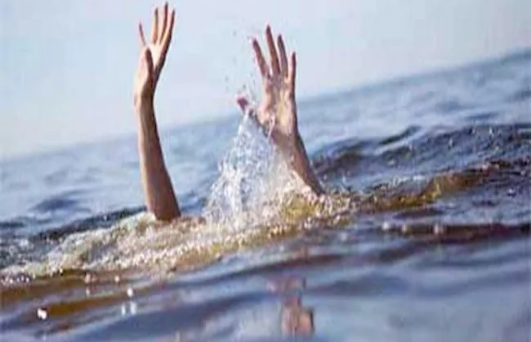 నదిలో ఎనిమిది మంది యువకులు గల్లంతు