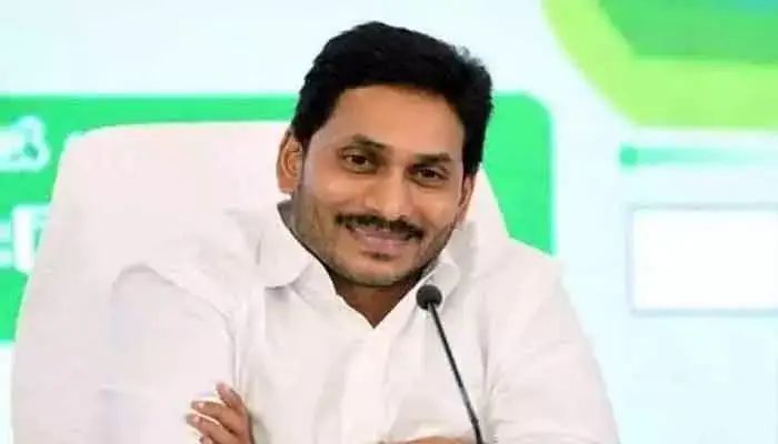 అధికారంలో లేకున్నా మాట నిలబెట్టుకున్న జగన్