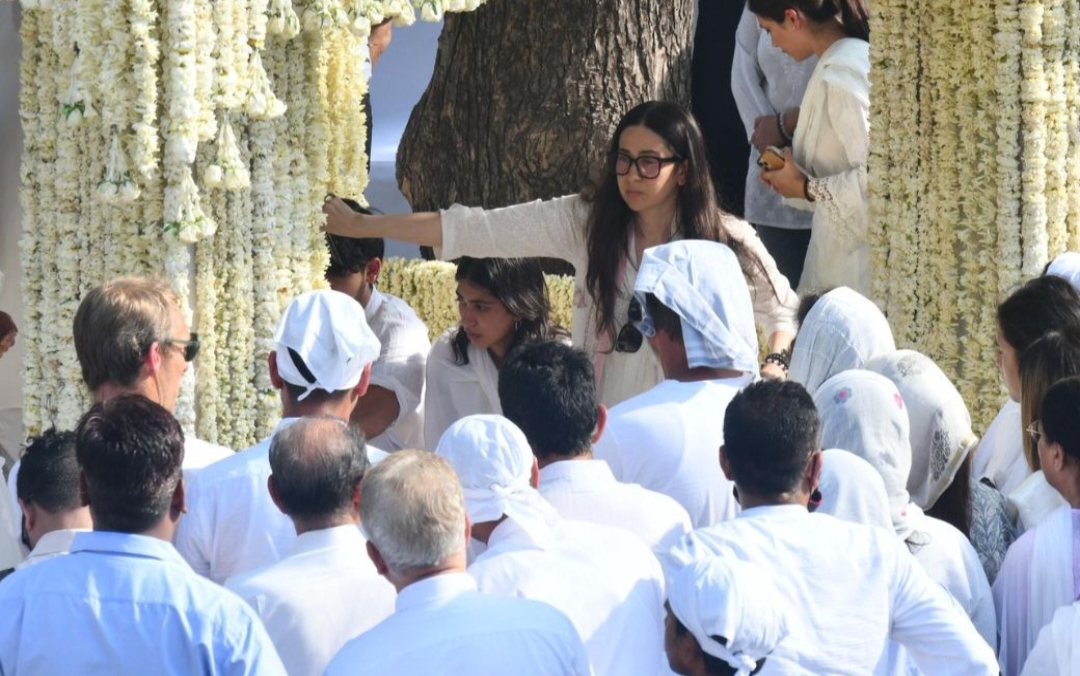 కన్నీటి పర్యంతమైన కరిష్మా కపూర్