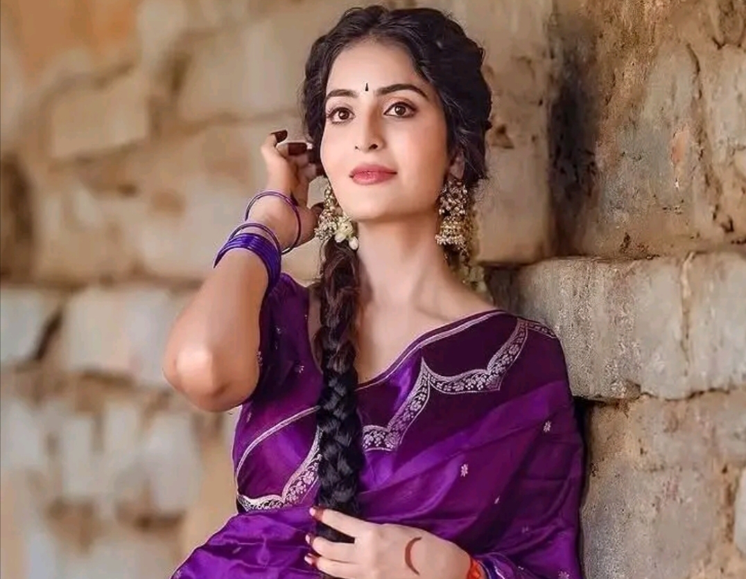 తెలుగు అమ్మాయిలను తొక్కేస్తున్నారు: హీరోయిన్ అనన్య