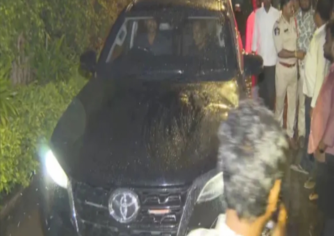 జగన్ కారు సీజ్ చేసిన పోలీసులు