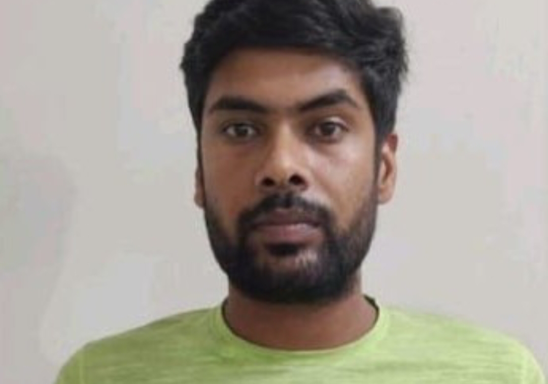 పాక్ కు సమాచారం చేరవేస్తున్న నేవి ఉద్యోగి అరెస్ట్