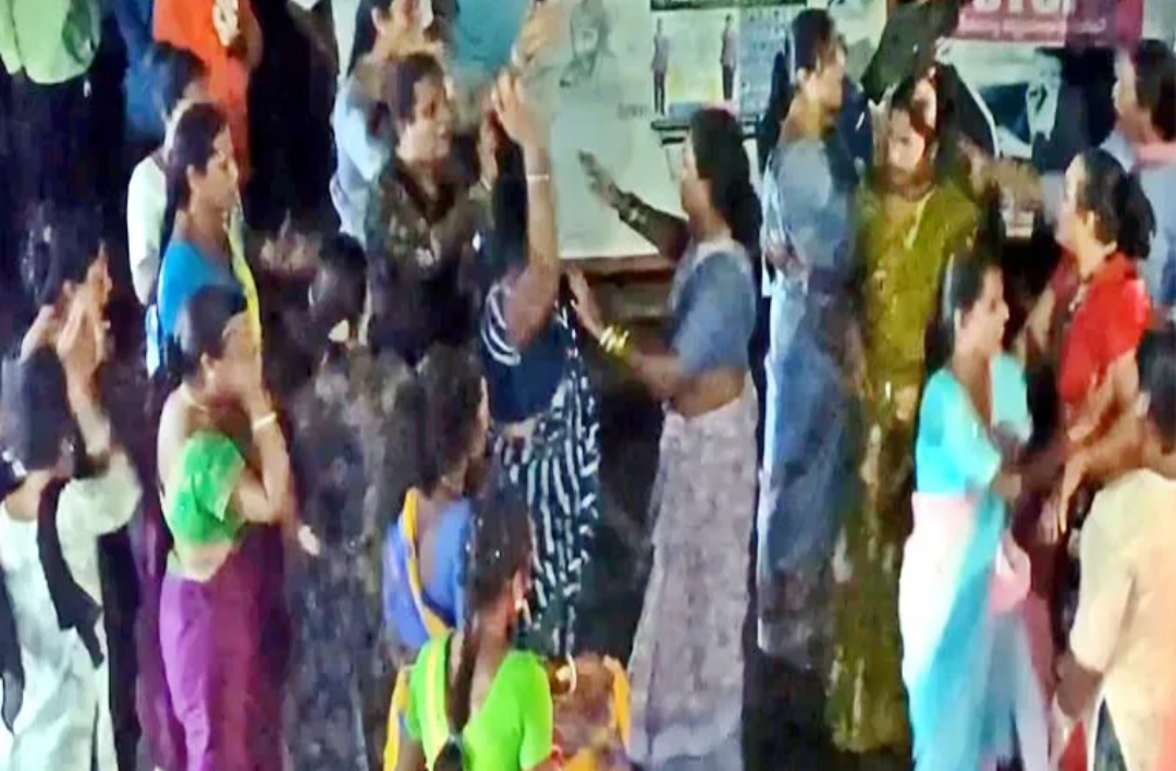 కొట్టుకున్న హిజ్రాలు.. కారణం ఇదే..