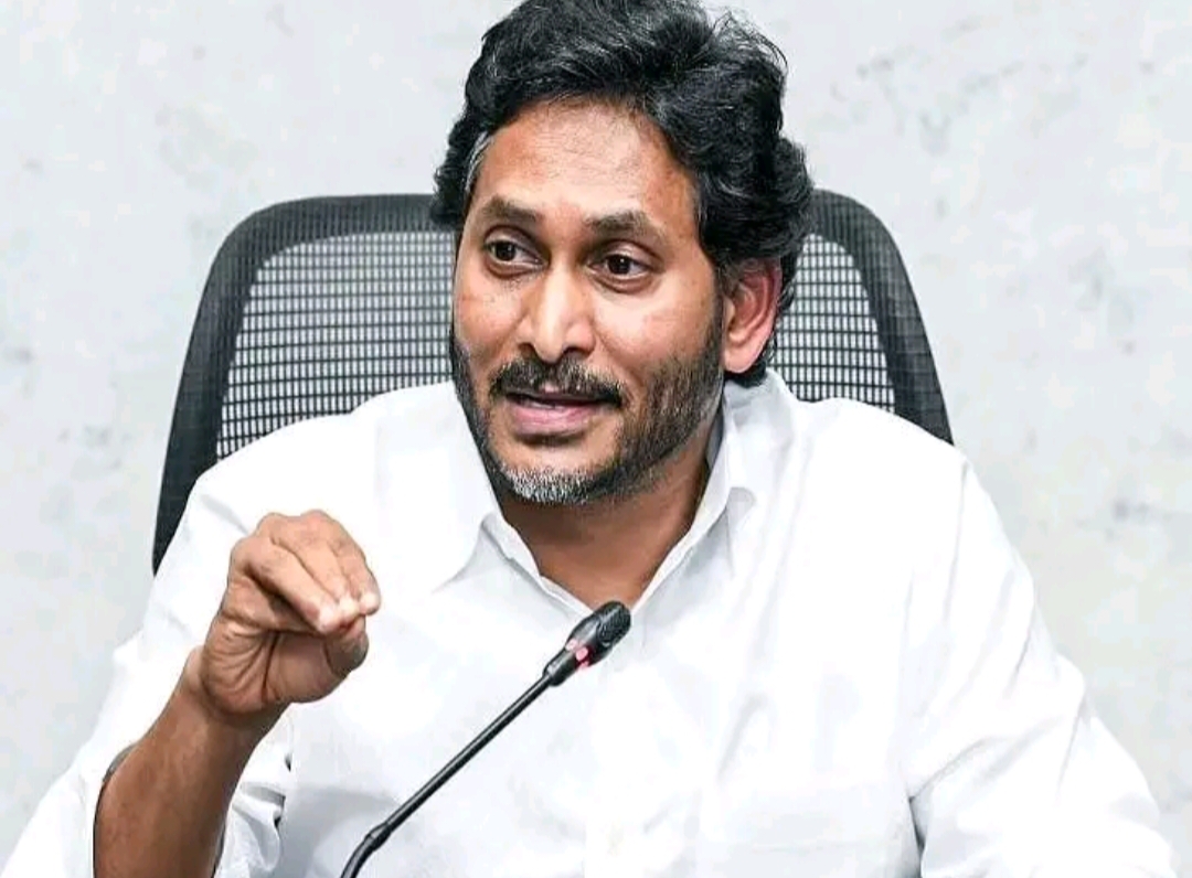 లిక్కర్ స్కామ్: ఛార్జ్ షీట్ లో జగన్ పేరు